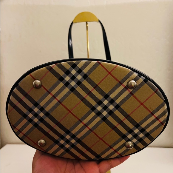 Authentic Burberry bucket tote - Picture 3 of 12